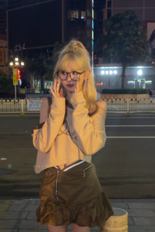宝贝趴墙上让我爽一下